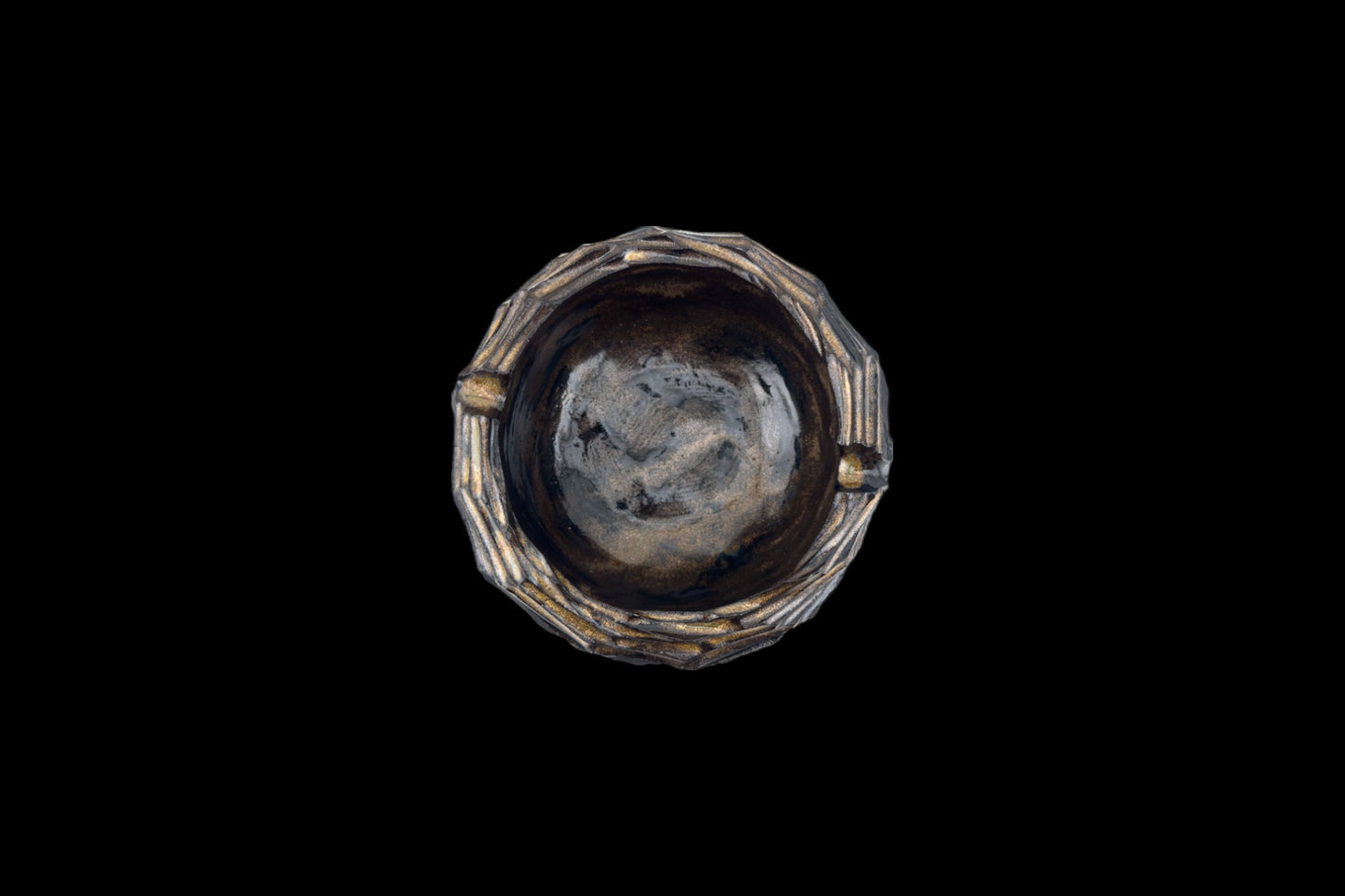 Lacerated ashtray #018