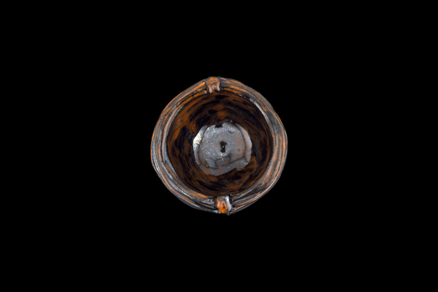 Lacerated ashtray #025