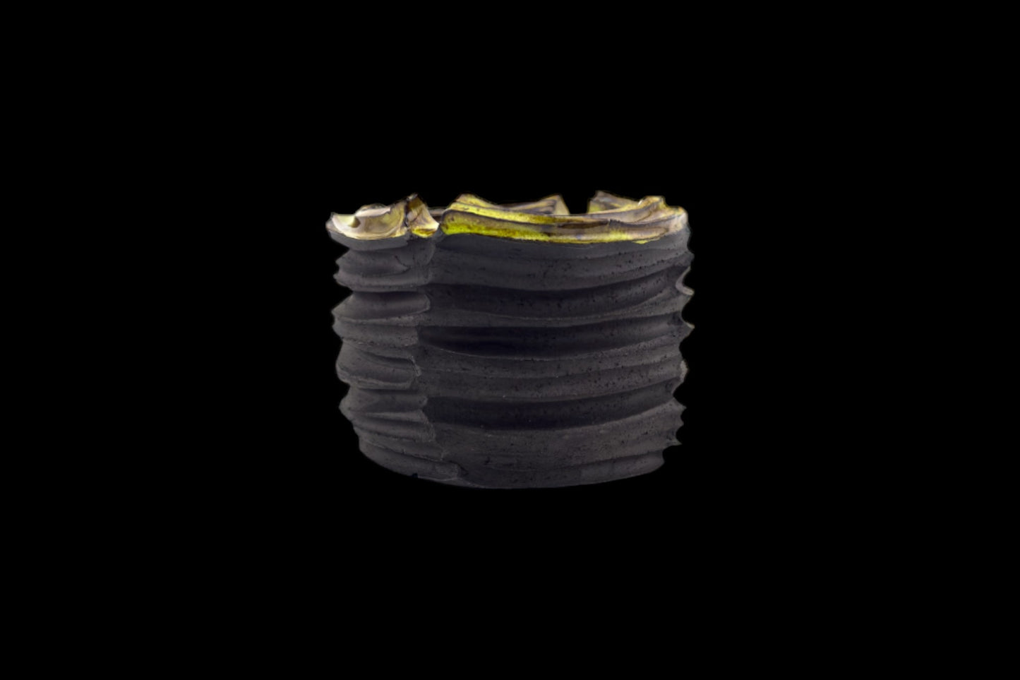 Lacerated ashtray #014