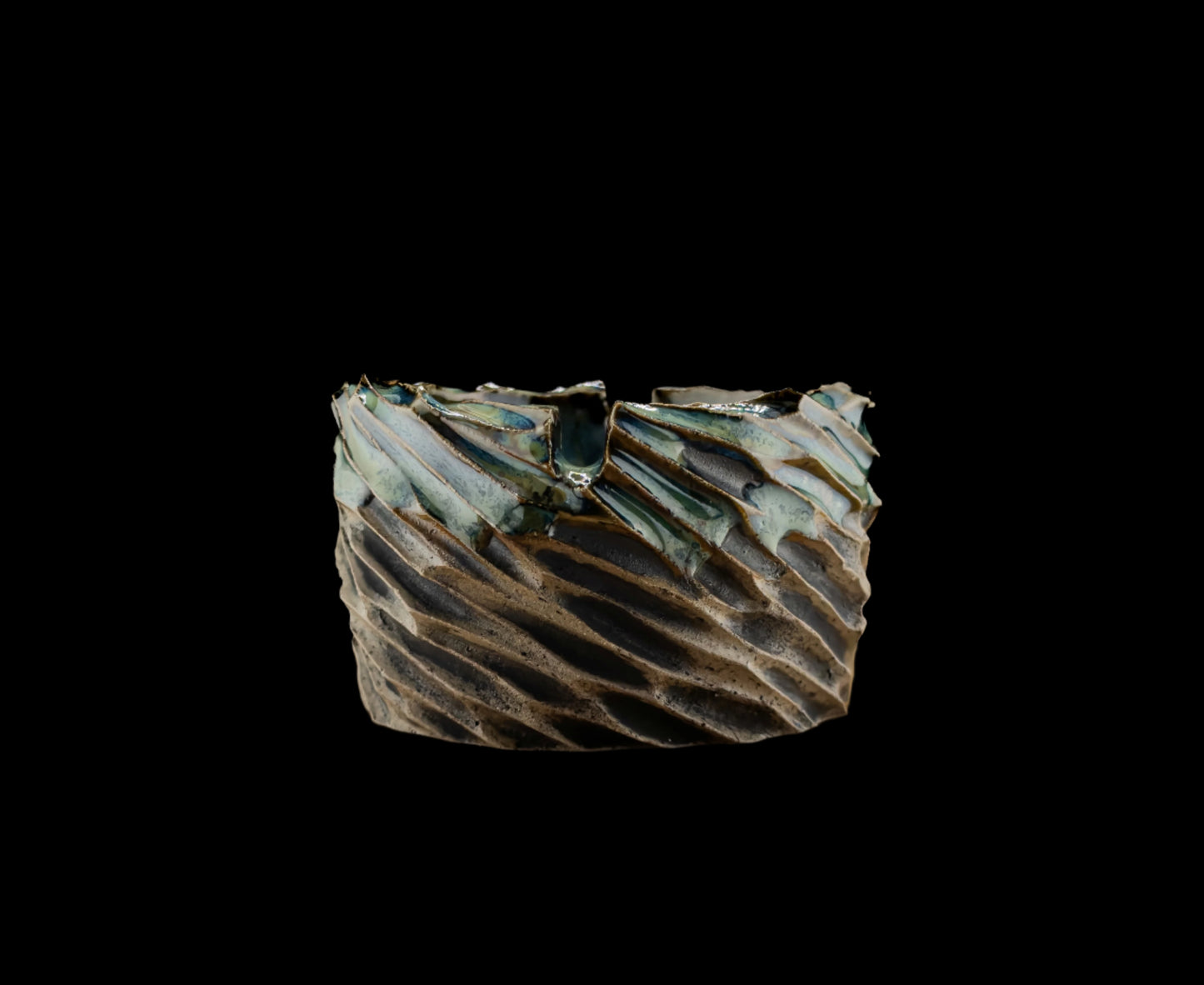 Lacerated ashtray #003