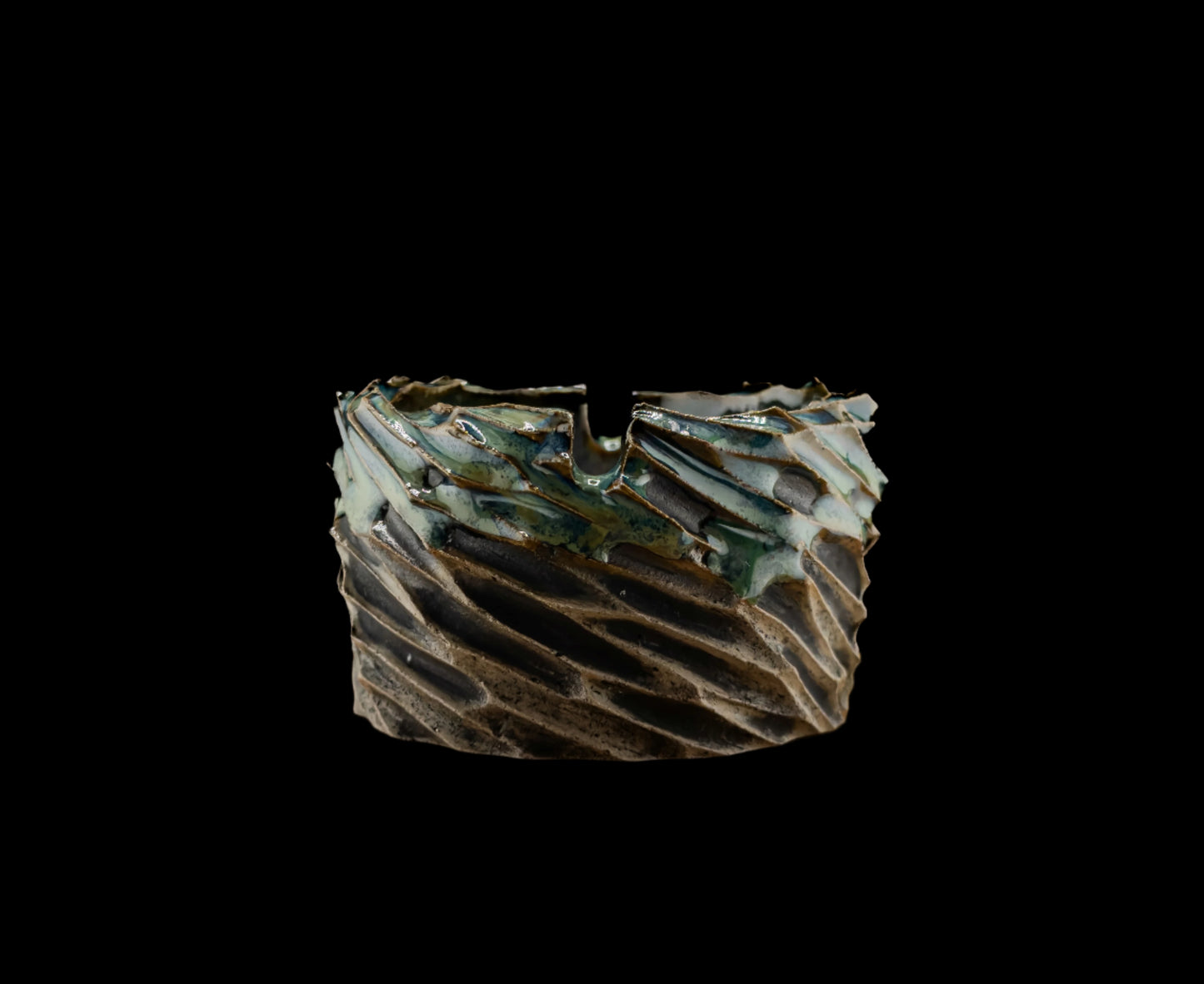 Lacerated ashtray #003