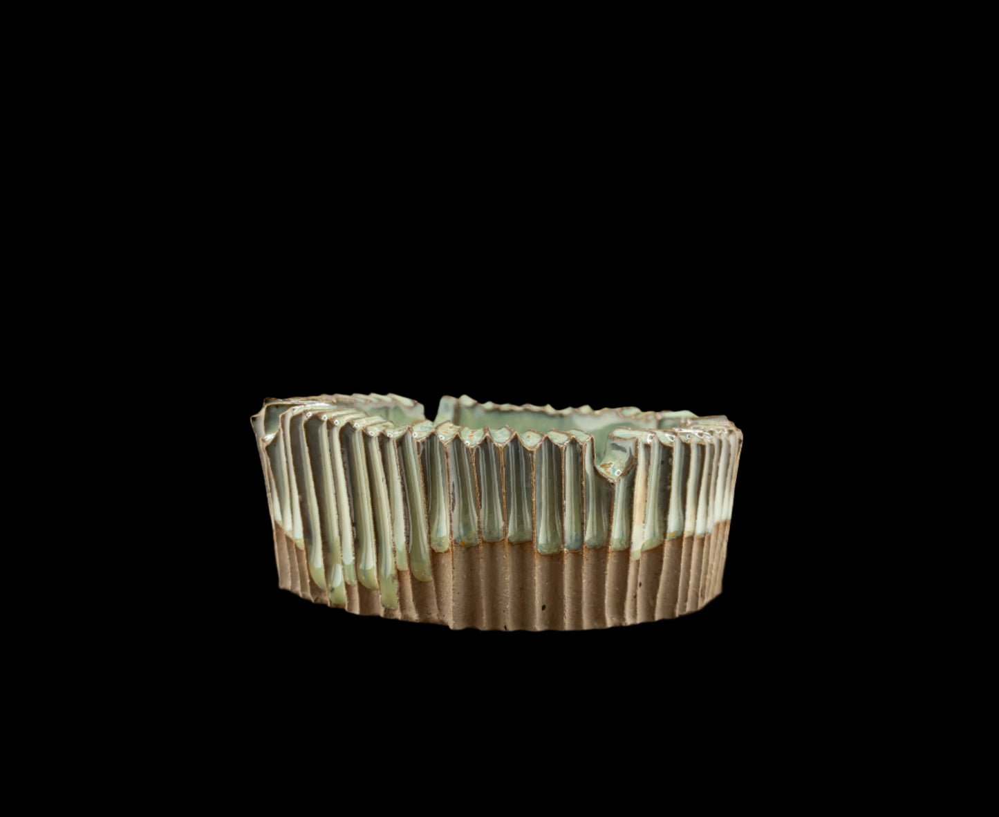 Lacerated ashtray #005