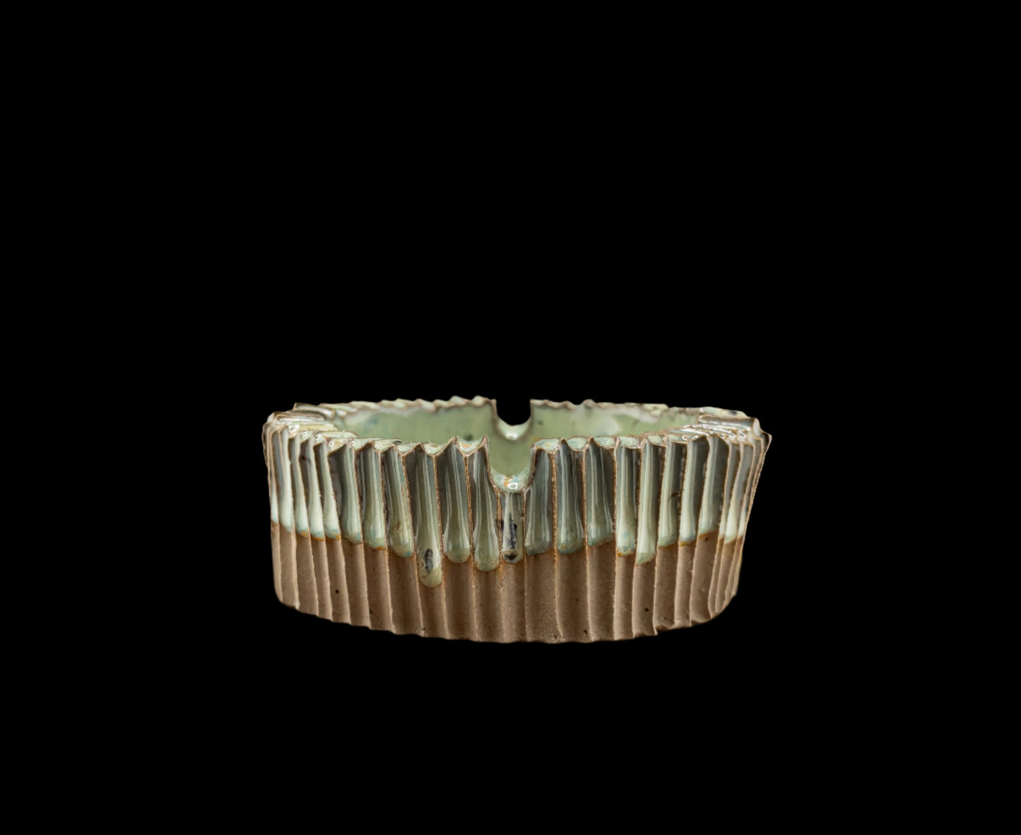 Lacerated ashtray #005