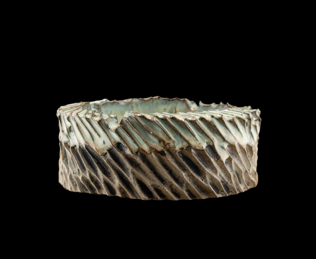 Lacerated ashtray #008