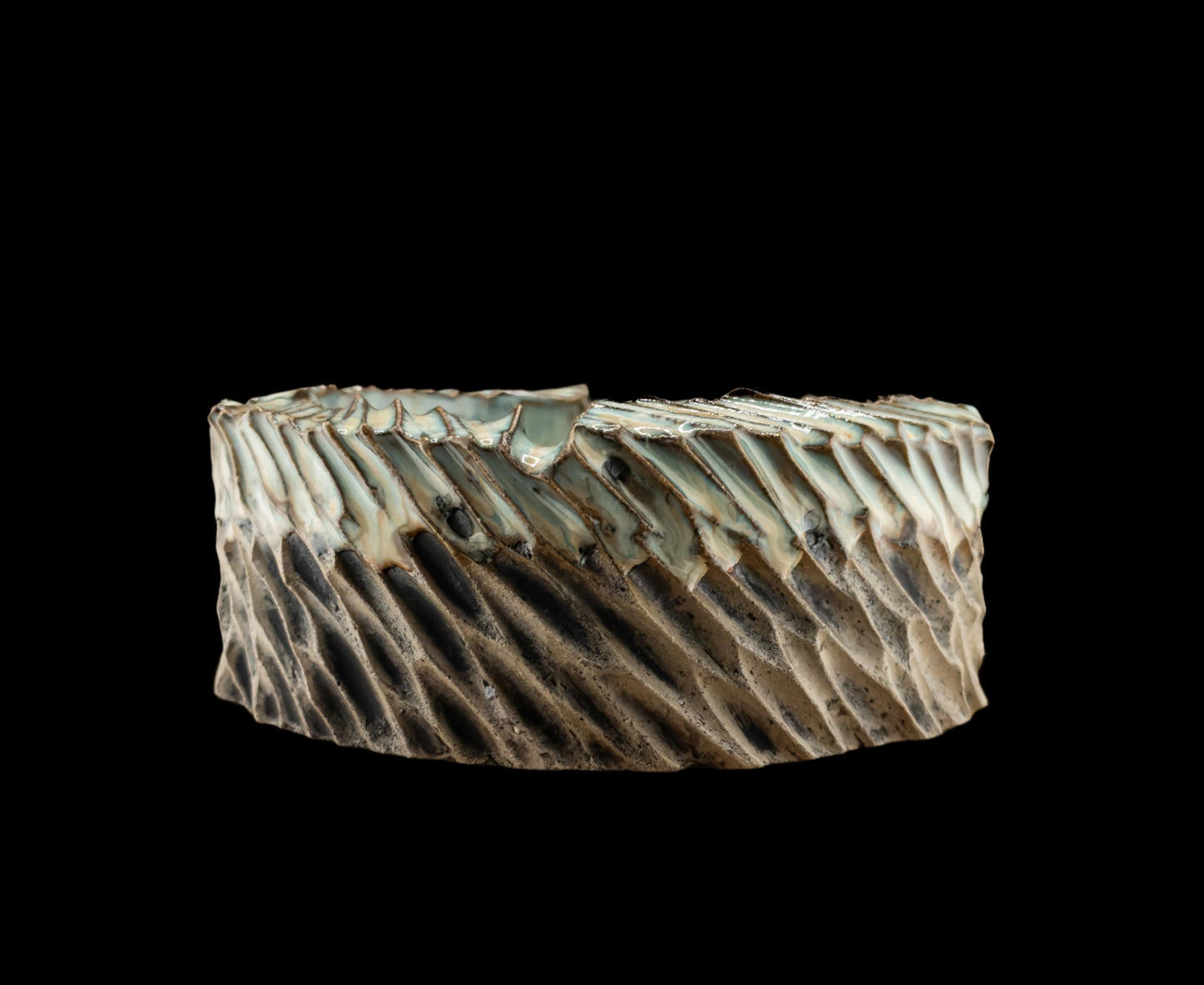 Lacerated ashtray #008