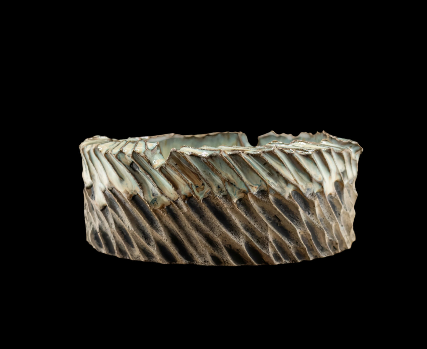 Lacerated ashtray #008